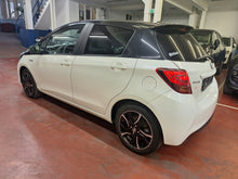Charger l'image dans la galerie, Toyota Yaris 1.5 Hybride Automatique 01 / 2016