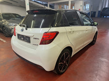 Charger l'image dans la galerie, Toyota Yaris 1.5 Hybride Automatique 01 / 2016
