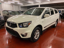 Charger l'image dans la galerie, SsangYong Actyon 2.0 Diesel 4x4 Manuelle 09 / 2016