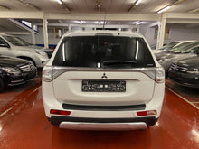 Load image into Gallery viewer, Mitsubishi Outlander 2.2 Diesel 7 Places 4x4 Automatique 02 / 2016