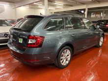 Load image into Gallery viewer, Skoda Octavia 1.5 CNG Automatique 05 / 2019